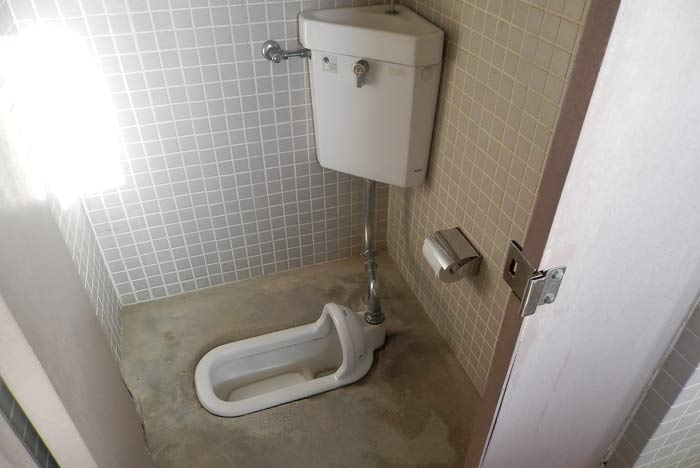 清水新地テニスコート トイレ お手洗い 個室
