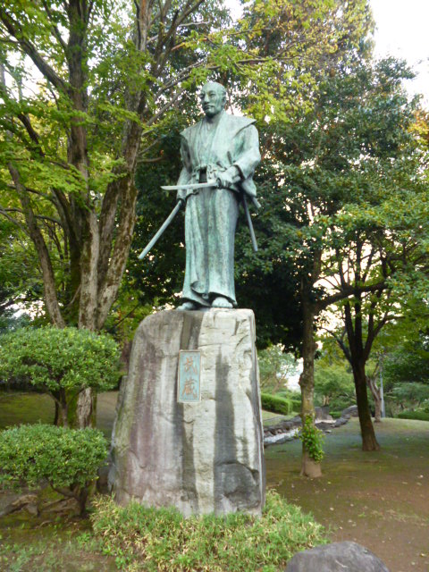 宮元武蔵の像