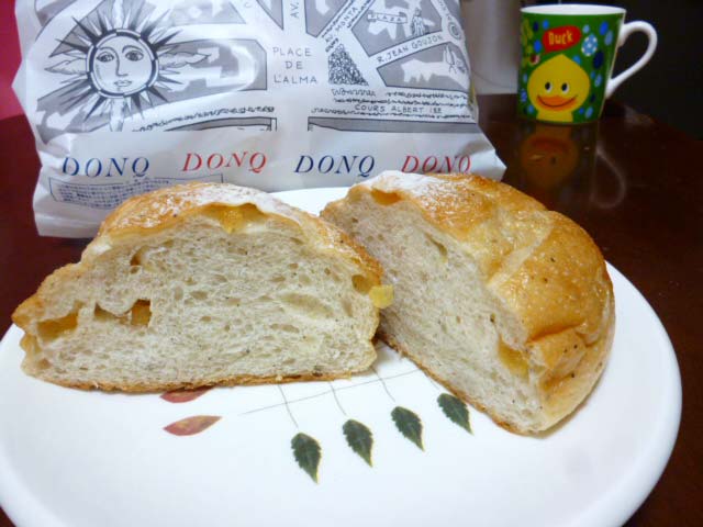 DONQ　の紅茶と林檎のパン
