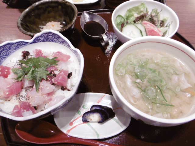 海鮮丼と豚汁定食1